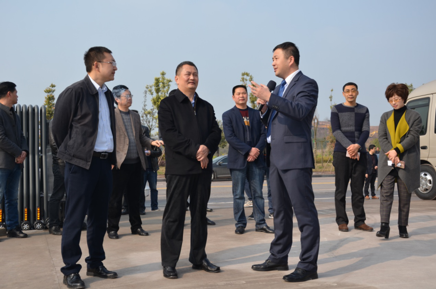 內(nèi)江副市長曾云忠等領導工蒞臨公司檢察指導