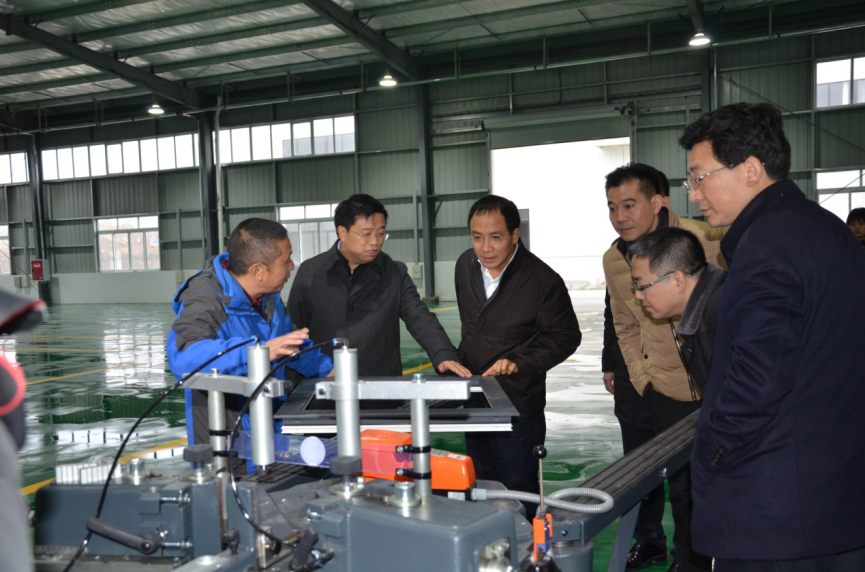 內(nèi)江市委副書記、市長任曉春等領導到我公司調(diào)研